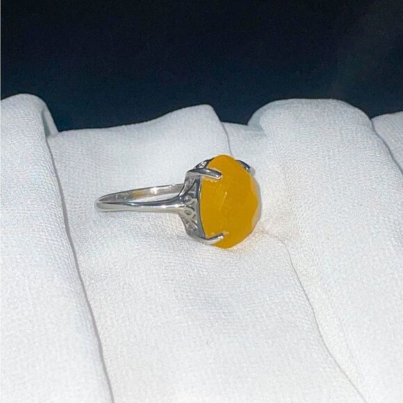 Elegant Sterling Silver Ring with Yellow Onyx Stone - Picture 1 of 11